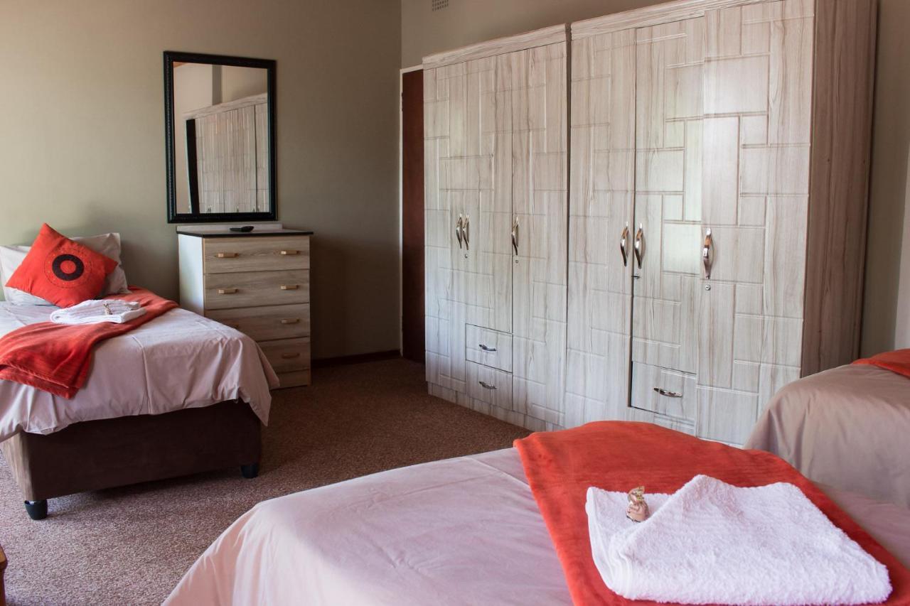 Gemstone Guest House Klerksdorp Exteriér fotografie