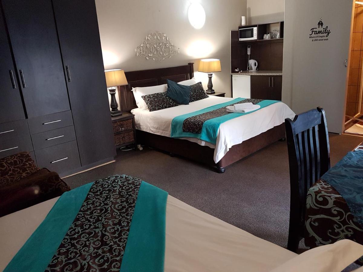 Gemstone Guest House Klerksdorp Exteriér fotografie