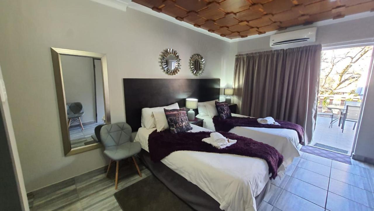 Gemstone Guest House Klerksdorp Exteriér fotografie
