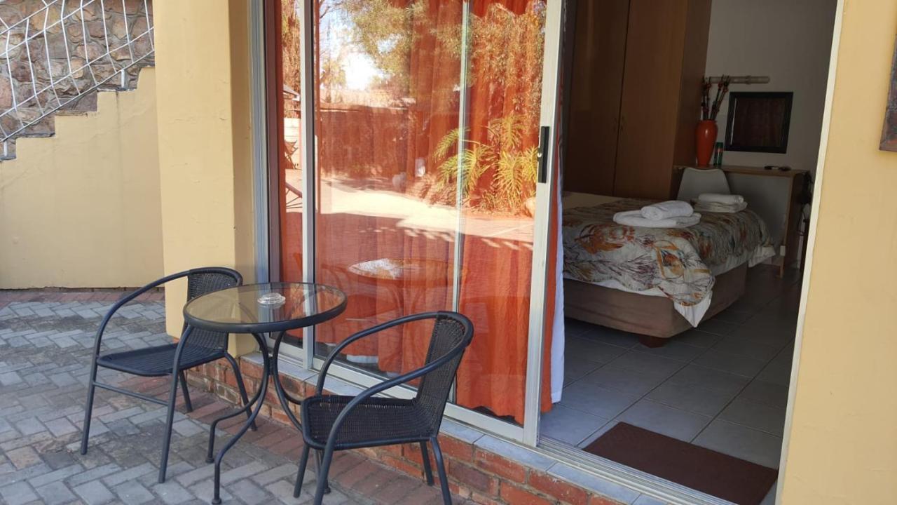 Gemstone Guest House Klerksdorp Exteriér fotografie