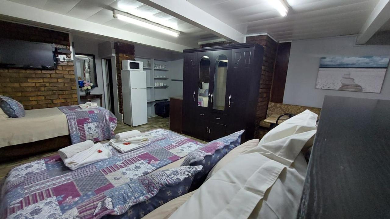 Gemstone Guest House Klerksdorp Exteriér fotografie