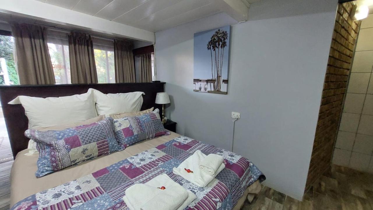 Gemstone Guest House Klerksdorp Exteriér fotografie
