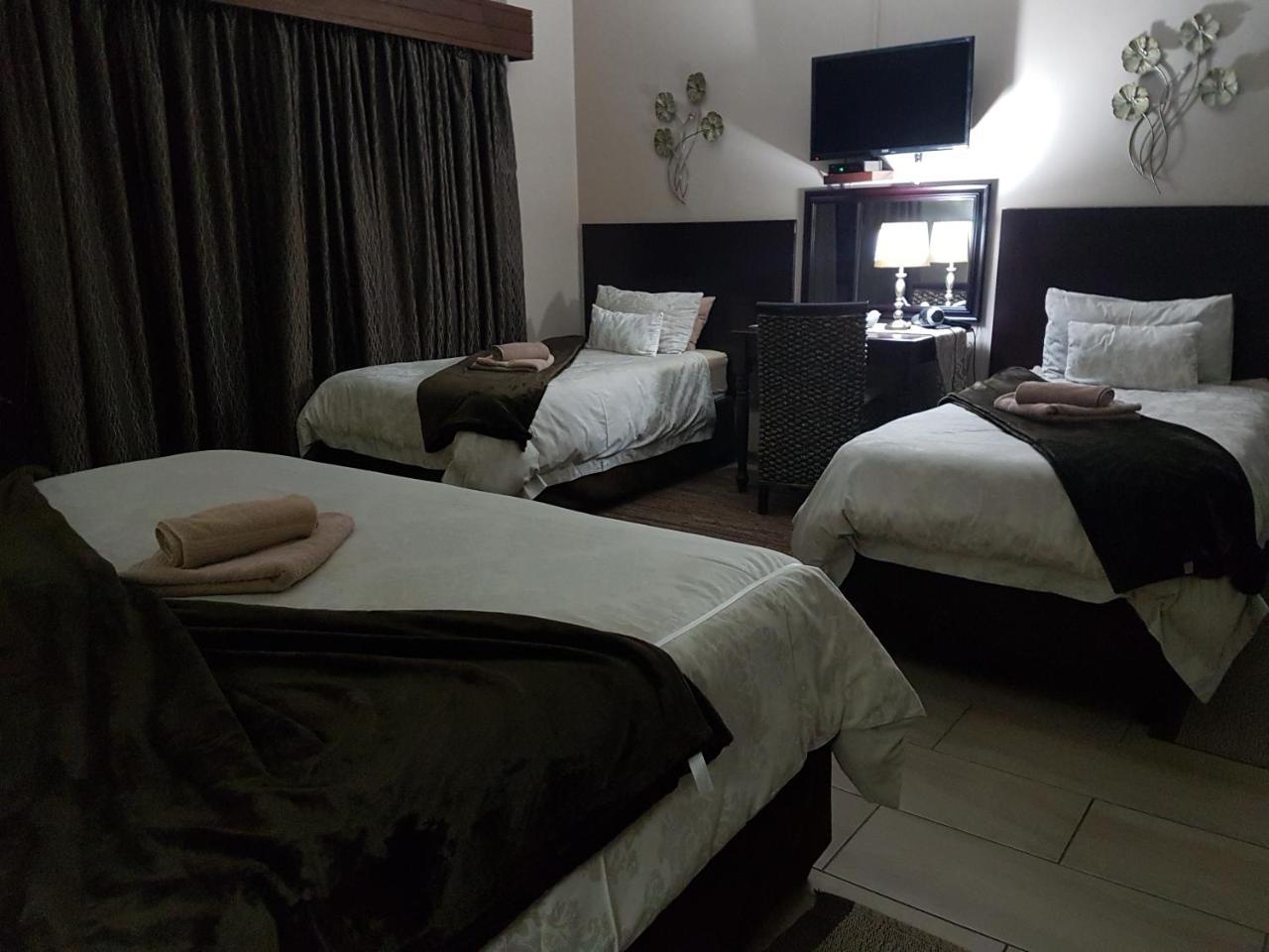 Gemstone Guest House Klerksdorp Exteriér fotografie